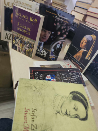 Catherine Clment, Mark Logue Victoria Holt - Tracy Chevalier, Stefan Zweig, Steve Nording, Lytton Strachey Peter Conradi - 7db-os trtnelmi regny KNYVMENT AJNLAT: Kirlynk hborja+ Az rn+ A kirly beszde+ Leny gyngy flbevalval+ Stuart Mria+ Mtys kirly magnlete+ Viktria kirlyn