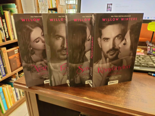 Willow Winters - A bn szvben sorozat 1-4. Knyrtelen+Szvtelen+Fktelen+Vgtelen