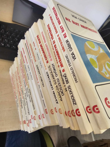 Stegena Lajos Hahn Istvn Vida Gbor Zolnay Lszl Dorschner Johann Juhsz rpd Pusks Ildik Fleky Gyrgy Rolf Schnknecht Tompa Anna - 31db a Gondolat zsebknyv KNYVMENT AJNLAT: A Jkob-plctl a mholdas naviglsig+ Fnykpezgp ma s holnap+ Az eltnt let nyomban+ Megmrjk a vilgot+ Figyelem, robotok!+ Az llatok tli lma+ A termszet szabadalm