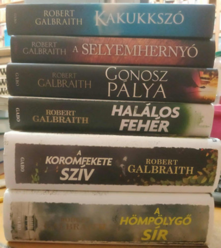 Robert Galbraith  (J. K. Rowling) - 6 db Cormoran Strike-regny: Kakukksz + A selyemherny + Gonosz plya + Hallos fehr + A koromfekete szv + A hmplyg sr