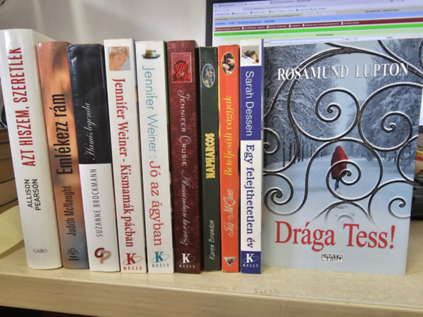 Judith McNaught, Suzanne Brockmann, Jennifer Weiner, Jennifer Crusie, Karen Brandon, July McQueen, Sarah Dessen, Rosamund Lupton, k�nyvcsomag Allison Pearson - 10db romantika, K�NYVMENT� AJ�NLAT: Azt hiszem szeretlek+ Eml�kezz r�m+ Hamis legenda+ Kismam�k p�cban+ J� az �gyban+ �lmaimban k�s�rtesz+ Napharcos+ Beteljes�lt v�gyak+ Egy felejthetetlen �v+ Dr�ga Tess!