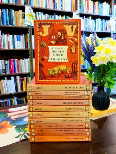Verne Jules - Jules Verne k�nyvcsomag 11 darabos K�NYVMENT� AJ�NLAT: H�d�t� Robur-A vil�g ura, �szak D�l ellen, Nyolcsz�z m�rf�ld az Amazonason, A Dunai haj�s, Hector Servadac, K�t�vi vak�ci�, A rejtelmesz sziget 1-2., A francia z�szl�, A l�ng