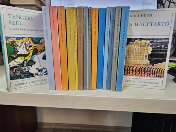 Piers Paul Read, Carson McCullers, Pierre Boulle, Csingiz Ajtmatov, Alberto Moravia, John Updike, Mario Vargas LLosa, Jorge Semprn, Sven Delblanc, Heinrich Bll, Bernard Malamud, Francois Hochhuth - 16db az Eurpa Zsebknyvek sorozatbl: A helytart, letben maradtak, Egy aranyszem tkrben, Hd a Kwai folyn, A versenyl halla, Az unalom, Gyere hozzm felesgl, Klykk, A nagy utazs, Herltek-Kirndulsok, Katharina Blum