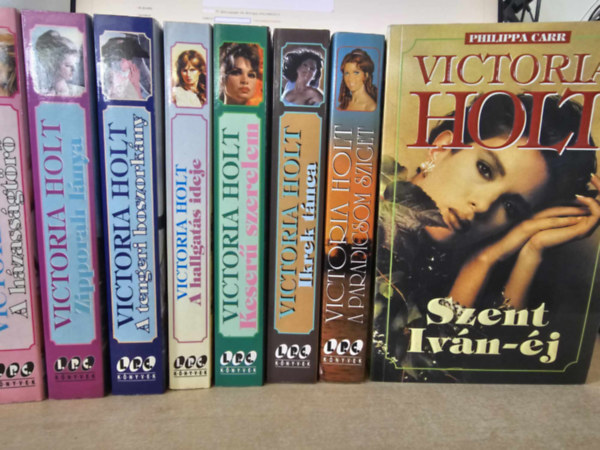 Victoria Holt - (8db) Victoria Holt romantikus knyv, KNYVMENT AJNLAT: A hzassgtr / Zipporah lnya / A tengeri boszorkny / A hallgats ideje / Keser szerelem/ Ikrek tnca/ Szent Ivn-j/ A paradicsom sziget