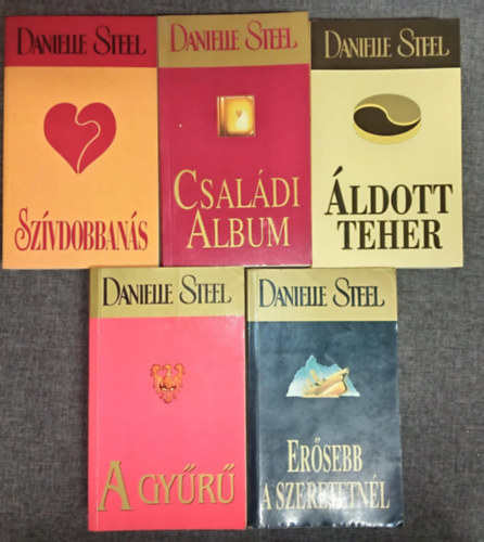 Danielle Steel - (5db) Danielle Steel romantikus k�nyvcsomag: Szavdobban�s / Csal�di album / �ldott teher / A gy�r� / Er�sebb a szeretetn�l