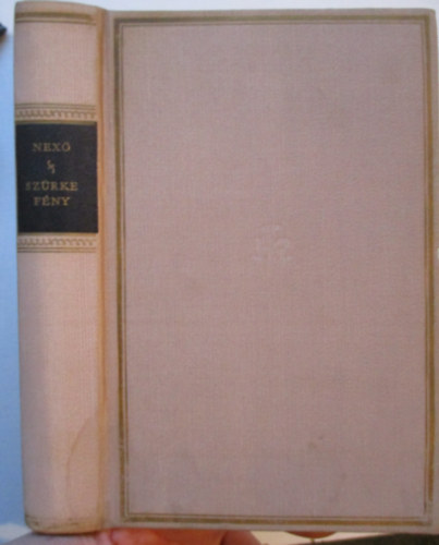 Martin Andersen Nex� - Sz�rke f�ny (Helikon Klasszikusok)