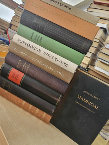 Passuth Lszl - 11db Passuth ktet: Aranykdben fznak az Istenek, A harmadik udvarmester, Fekete brsonyban, Esisten siratja Mexikt, Megszlal a srvilg, Kutatrok, Sasnak krme kztt, A mantuai herceg muzsikusa, Rzkor, Lagnk, Madrigl