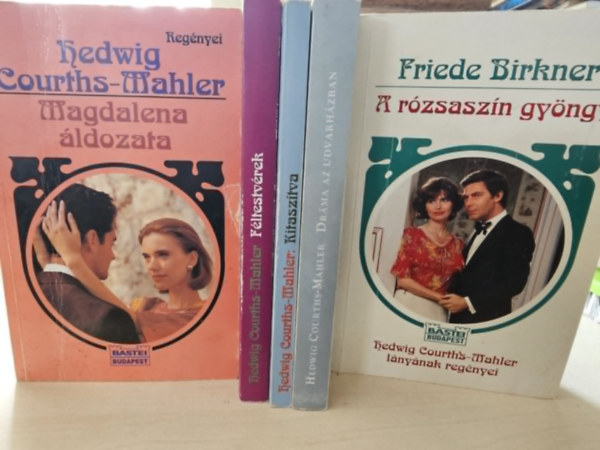 Friede Birkner Hedwig Courths-Mahler - Dráma az udvarházban+ Magdalena áldozata+ Féltestvérek+ Kitaszítva+ A rózsaszín gyöngy (5db kötet)