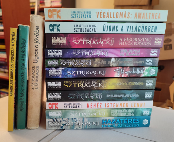 Borisz Sztrugackij Arkagyij Sztrugackij - Delel� Univerzum k�nyvgy�jtem�ny (14 db) / Hazat�r�s, Menek�l�si k�s�rlet, Neh�z istennek lenni, Nyugtalans�g, Lakott sziget, Fi� a pokolb�l, Bog�r a hangyabolyban, V�laszd az �letet, A b�borsz�n� felh�k bolyg�ja, �jonc a vil�