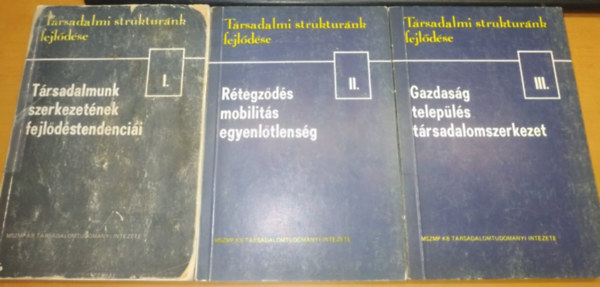 Halay Tibor  (szerk) - T�rsadalmi strukt�r�nk fejl�d�se I-III.