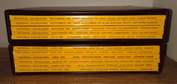 11 szám a National Geographic 1983-as évfolyamából angol nyelven két műbőr tokban (hiányzó lapszzám: 1983/8)