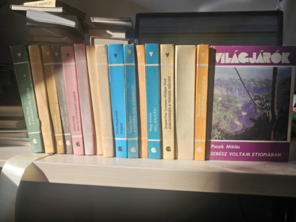 Romuald Karas, Poczik Mikl�s, Thor Heyerdahl, Rosie Swale, Ign�cz R�zsa, Nagy K�roly, Helmut Uhlig, Miloslav Stingl, John Hillaby, Heged�s Hubert, Feh�r Kl�ra, Cousteau,Jacques-Diol�,Philipe - 16db Vil�gj�r�k, K�NYVMENT� AJ�NLAT: Kincskeres�s a tenger m�ly�n+ Az �den felder�t�se+ Seb�sz voltam Eti�pi�ban+ Tigris+ A Hoorn-fok gyermekei+ Utaz�sok eml�kk�nyve+ Hej Balk�n+ Bali az �l� istenek szigete+ Tutajjal a Csendes-�