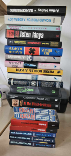 Richard Preston, Wilbur Smith, Lewis Perdue, John Sack, Jack Higgins, Pierre Boulle, Alistair MacLean, Roger Hobbs, Sebastian Faulks, Frederick Forsyth, Ed McBain, Max Allen Collins Arthur Hailey - 20db-os krimi knyvcsomag: Bankemberek, A kobra-gy, Kilts r az rdgre, Isten lnya, Srknyfnk, Sasok rpte, A tigris ve, Utazs a pokolba, A km, Sasok temploma, Apokalipszis, Ghostman, Az rdg tncba visz, A Da Vinci-r