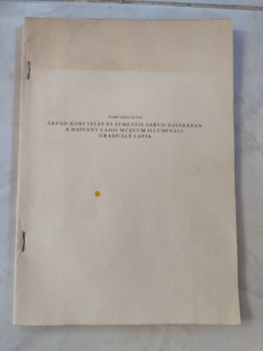 Szab� J�nos Gy�z� - �RP�D-KORI TELEP �S TEMET�JE SARUD HAT�R�BAN A HATVANY LAJOS M�ZEUM ILLUMIN�LT GRADU�L� L�PJA