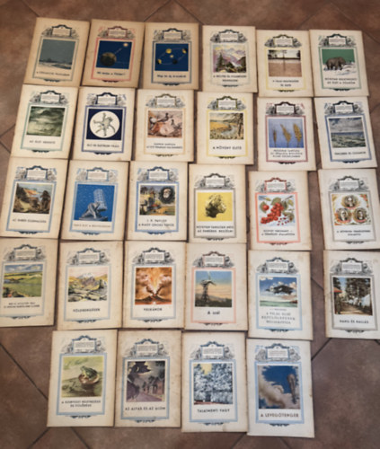 T�bb szerz� - 28 db A honv�ds�g n�pszer� term�szettudom�nyos kisk�nyvt�ra f�zet: 2: a csillagok vil�g�ban, 4: Mi tartja a f�ldet?, 5: Nap �s �j, �vszakok, 6: A hegyek �s f�ldr�szek keletkez�se, 7: A talaj keletkez�se �s �lete, 8: Hogyan kelet