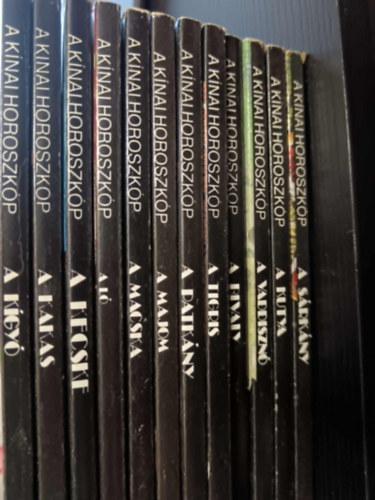 12 db  K�nai horoszk�p-�sszes r�sze: A kakas, A kecske, A k�gy�, A l�, A macska, A majom, A patk�ny, A tigris, A bivaly, A vaddiszn�,A kutya,A s�rk�ny