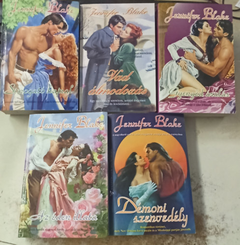 Jennifer Blake - 5 db Jennifer Blake ktet: Dmoni szenvedly - Az den illata - Gyengd ruls - Vad lmodozs - Simogat hajnal