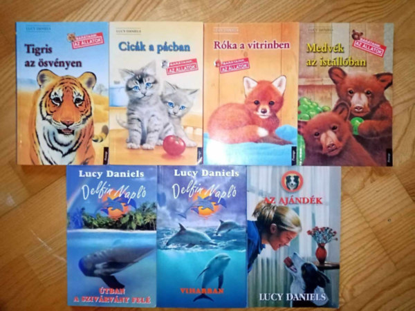 Lucy Daniels - Lucy Daniels ifj�s�gi k�nyvcsomag (7db) Tigris az �sv�nyen / Medv�k az ist�ll�ban / R�ka a vitrinben / Cic�k a p�cban / �tban a sziv�rv�ny fel� / Viharban / Az aj�nd�k