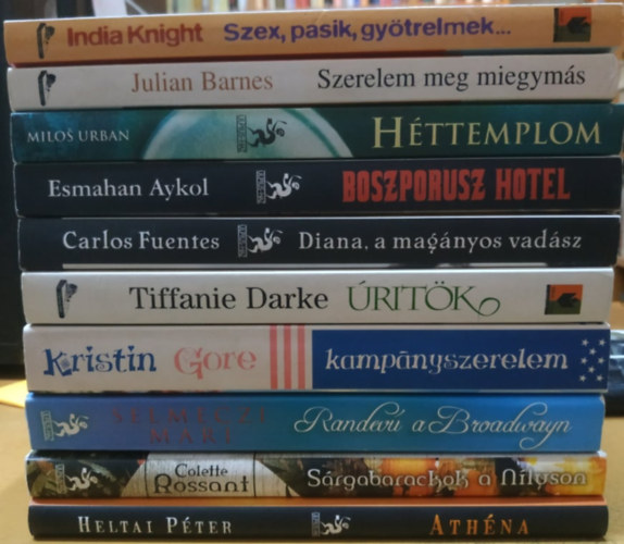 Colette Rossant, Selmeczi Mari, Esmahan Aykol, Milos Urban, Carlos Fuentes, Kristin Gore, India Knight, Julian Barnes, Tiffanie Darke Heltai Pter - 10 regny: Athna: grg rmk; Boszporusz hotel; Diana, a magnyos vadsz; Httemplom; Kampnyszerelem; Randev a Broadwayn; Srgabarackok a Nlus; Szerelem meg miegyms; Szex, pasik, gytrelmek...; ritk