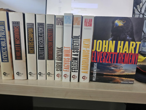 Tana French, Andrew Goliszek, Michael Ridpath, Peter Clement, James Grippando, Allan Folsom, John Hart - 10db Világsikerek, KÖNYVMENTŐ AJÁNLAT: A halott hasonmás+ A fekete hold folyói+ Kettős csapda+ Tiltott kísérletek+ Ragadozók között+ Sűrű árnyak+ Fagyos múlt+ Félelem a sötéttől+ A Hadrianus-akta+ Elveszett remény