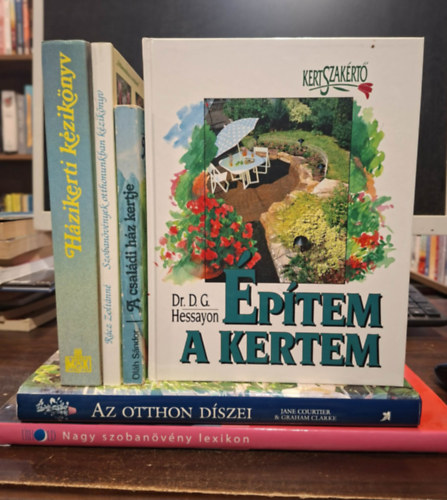 Ol�h S�ndor, Dobray-Eperjesi-Sel�ndy-Timon, D.G. Dr. Hessayon, R�cz Zolt�nn�, Courtier, J.-Clarke, G., V�czi-Nagy-Dede-Illy�s - 6 db kert�szeti k�tet, K�NYVMENT� AJ�NLAT: A csal�di h�z kertje, H�zikerti k�zik�nyv, �p�tem a kertem, Szoban�v�nyek otthonunkban (k�zik�nyv), Az otthon d�szei, Nagy szoban�v�ny lexikon