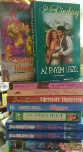 James Jones, Victoria Holt, Bertrice Small, Sindey Lawrence, Amanda Quick, Barbara Delinsky, Johanna Lindsey, Kathleen E. Woodiwiss Susan Wiggs - 9 db-os KÖNYVMENTŐ AJÁNLAT tíz kötetben, romantikus: Pizza Rosa+ Szerelem az Antillákon I-II.+ Keserű szerelem+ Megigézve+ Eljátszott tisztesség+ Botrány+ Ki szeret a végén+ Az enyém leszel+ Csalóka lángok