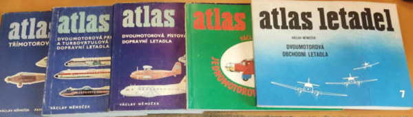 Pavel T��  Vaclav Nemecek (Tyc) - 5 db Atlas Letadel: Dvoumotorov� Obchodn� letadla 7 + Jednomotorov� Dopravn� letadla 8 + Dvoumotorov� p�stov� dopravn� letadla + Dvoumotorov� proudov� a turbovrtulov� dopravn� letadla + tr�motorov� dopravn� letadla