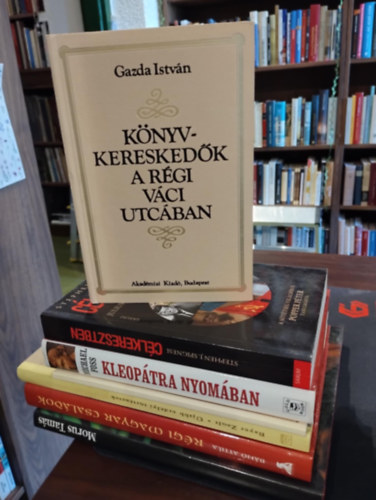 B�n� Attila, Bayer Zsolt, Haj�s Gy�rgy, Michael Foss, Stephen J. Spignesi, Gazda Istv�n Morus Tam�s - T�rt�nelem k�nyvcsomag 7 darabos K�NYVMENT� AJ�NLAT: Morus Tam�s, a lelkiismeret szentje, R�gi magyar csal�dok - Mai sorsok , �jabb erd�lyi t�rt�netek, A Roosevelt t�r, Kleop�tra nyom�ban, C�lkeresztben, K�nyvkeresked�k a r�gi V�