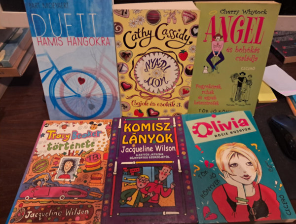 Cathy Cassidy, Jacqueline Wilson, Rosie Rushton, Cherry Whytock Bart Moeyaert - 6 db-os ifjúsági KÖNYVMENTŐ AJÁNLAT: Duett hamis hangokra+Csajok és Csokik 3.+Tracy Beaker története+Komisz lányok+Olivia+Angel és bohókás családja