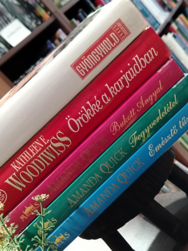 Katherine Stone, Kathleen E. Woodiwiss Amanda Quick - KÖNYVMENTŐ AJÁNLAT, 5 DB. Romantikus regények. Emésztő tűz, bukott angyal, Fegyverletétel, Gyöngyhold, Örökké a karjaidban