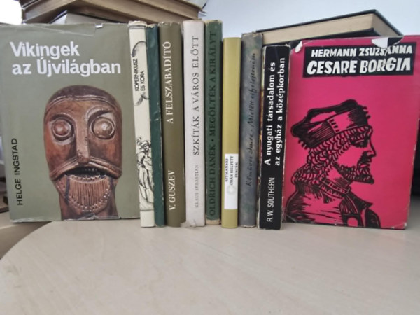 Fenyő Béla, V. Guszev, Klaus Sebastian, O. Danek, Wieslaw Pawel Szymanski, Kőműves Imre, R.W. Southern, Hermann Zsuzsanna Helge Ingstad - 10db történelmi regény, KÖNYVMENTŐ AJÁNLAT: Vikingek az újvilágban+ Kopernikusz és kora+ Kolumbustol Castroig+ A felszabadító+ Szkíták a város előtt+ Megölték a királyt+ Órák helyett percek+ Mielőtt elfelejteném+ Cesare Borgia+