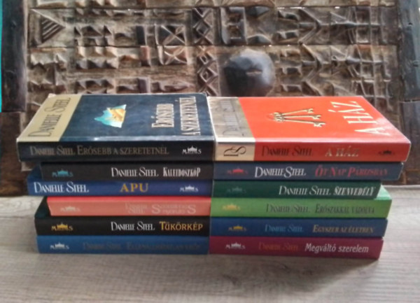 Danielle Steel - Danielle Steel knyvcsomag (12db) Szerelmes nyrut, Tkrkp, Ellenllhatatlan erk, Apu (az let megy tovbb), Ersebb a szerelemnl, Kaleidoszkp, Egyszer az letben, Megvlt szerelem, A hz, Szenvedly, Erszakkal vdolva, 