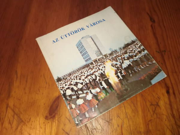 T�bb szerz� - az �tt�r�k v�rosa