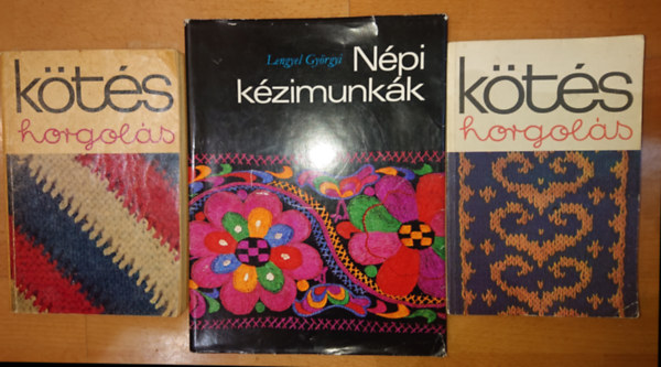 3 ktssel, kzimunkval foglalkoz kiadvny: Kts-horgols 1970, Kts-horgols 1977, Npi kzimunkk