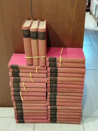 M�ricz Zsigmond, G�bor Andor, J�kai M�r, Miksz�th K�lm�n, Nagy Lajos, T�m�rk�ny Istv�n, Katona J�zsef, Mad�ch Imre, Kaffka Margit, M�ra Ferenc, Arany J�nos, Ady Endre, C J�zsef Attila - K�NYVMENT� AJ�NLAT, 29 DB. Aranyk�nyvt�r sorozat. J�zsef Attila �sszes versei, R�zsa S�ndor a lov�t ugratja, Doktor senki, L�gy j� mindhal�lig, R�zsa S�ndor �sszevonja szem�ld�k�t, A k�sz�v� ember fiai, A Noszty fi� esete T�th