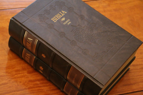 K�roli G�sp�r  (ford.) - Biblia I.- II. - Vizsoly 1590 hasonm�s kiad�s