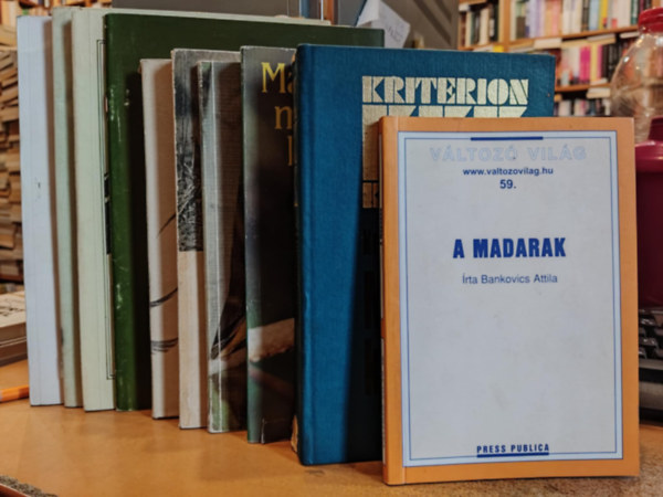 Bankovics Attila, Kelemen Attila, Haraszthy Lszl, Dnes Jnos, Marin Mikls, Herman Ott, Dr. Sterbetz Istvn, Mihly Lszln-Oppelcz va, Dr. Keve Andrs, Krpti Lszl - 10 db madarak: A madarak; Madaras knyv; Magyarorszg madarainak hatrozja; Hzunk, kertnk madarairl; A Dl-Alfld madrvilga; Arany, Tompa, Petfi s a npklts madrvilga; Vadszhat madaraink 6.