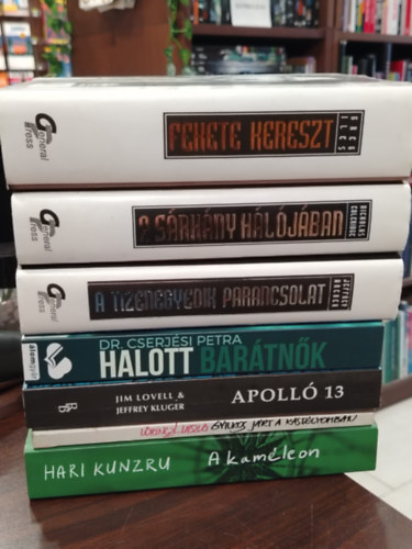 Nicholas Coleridge, Archer Jeffrey, Dr. Cserj�si Petra, Lovell, Jim-Kluger, Jeffrey, L�rincz L. L�szl� Greg Iles - K�NYVMENT� AJ�NLAT, 7 DB. Sz�rakoztat� irodalom. Fekete kereszt (Vil�gsikerek), A s�rk�ny h�l�j�ban, A tizenegyedik parancsolat, Halott bar�tn�k, Apoll� 13, Gyilkos j�rt a kast�lyomban