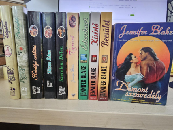 Jennifer Blake - 10db Jennifer Blake, K�NYVMENT� AJ�NLAT, romantikus K�NYVCSOMAG: Rem�nyek h�l�j�ban, P�rbajh�s, Kir�lyi cs�b�t�s, T�zes �den, Szerelem D�len, Tigrisn�, �denkert, K�s�rt�, Becs�let, D�moni szenved�ly